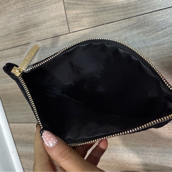 NWT Gucci Beauty velvet monogram pouch black - Picture 2 of 6